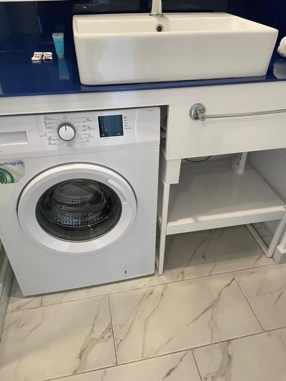 Orbi Сiti Sunshine Apartments 巴统 外观 照片