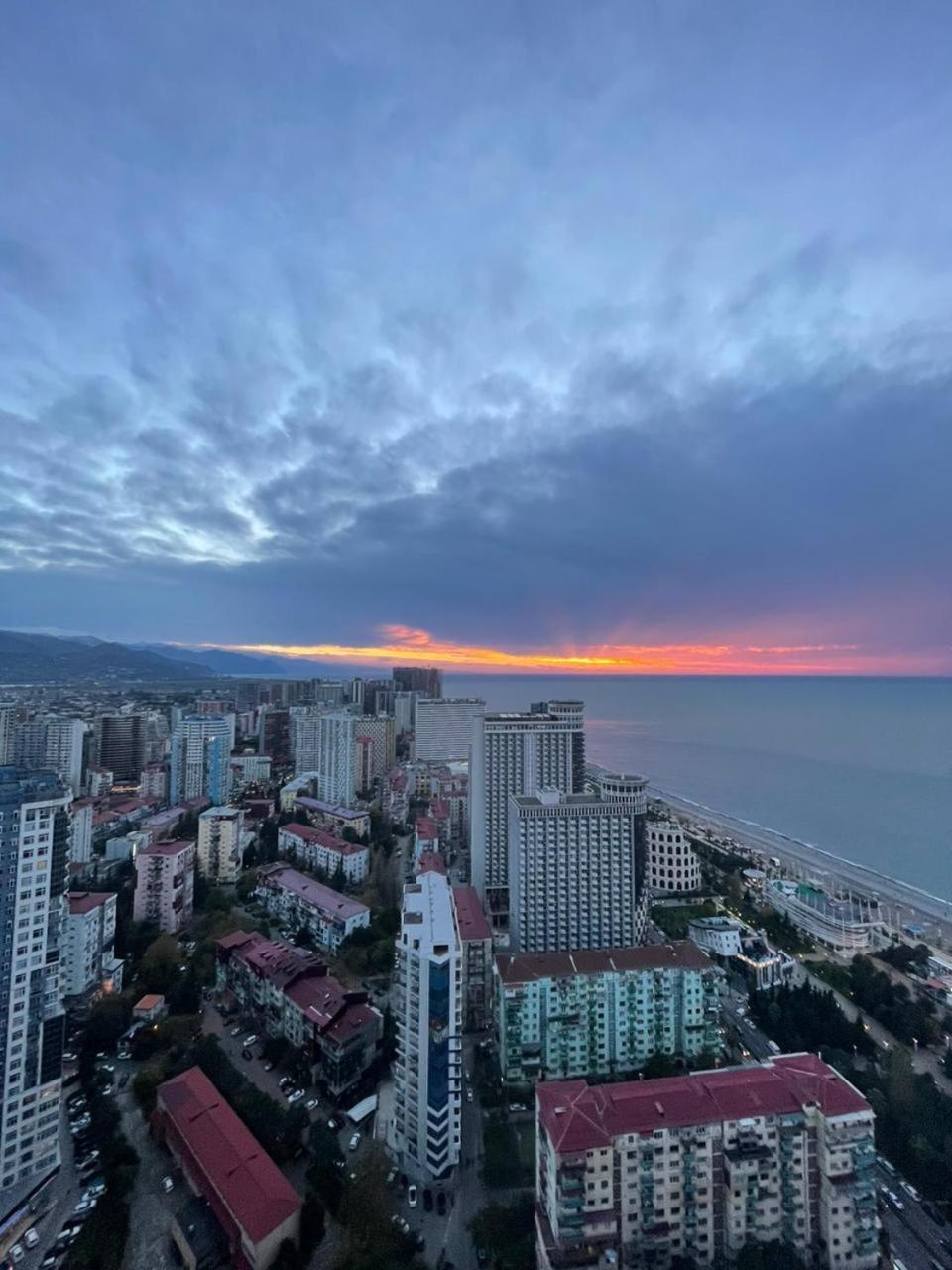 Orbi Сiti Sunshine Apartments 巴统 外观 照片